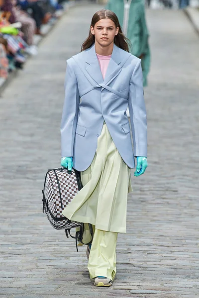 Look 9